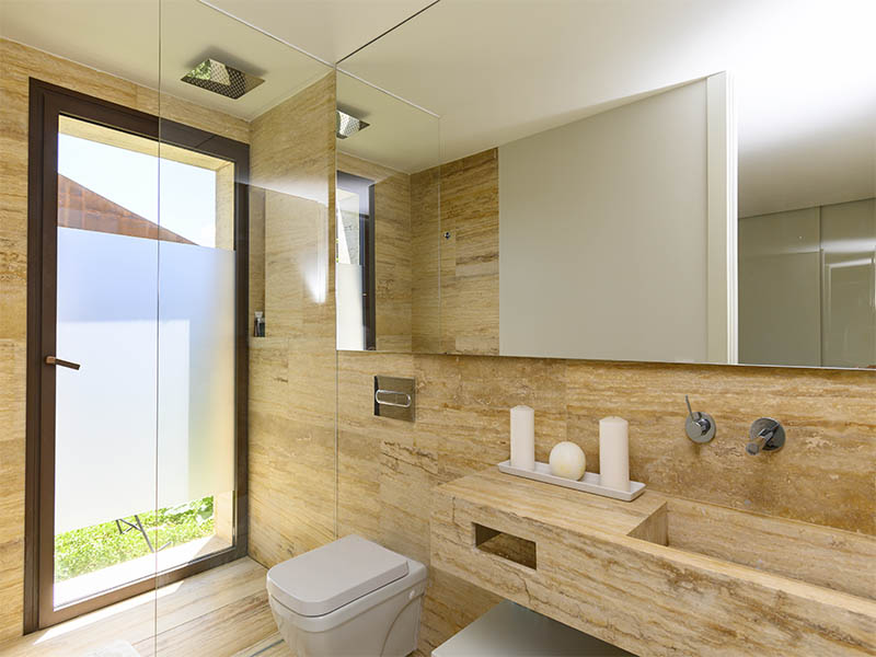 baños travertino amarillo